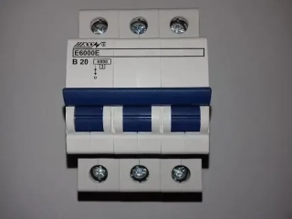 ISTIČ HESS® E6000E 3P B 20A