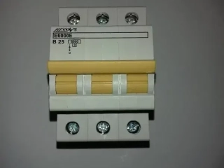 ISTIČ HESS® E6000E 3P B 25A