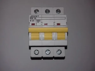 ISTIČ HESS RX-10 3P "B" 25A