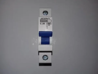 ISTIČ HESS® E6000E 1P C 20A