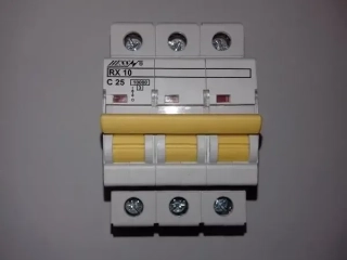 ISTIČ HESS RX-10 3P "C" 25A