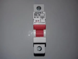 ISTIČ HESS RX-10  1P "B" 10A